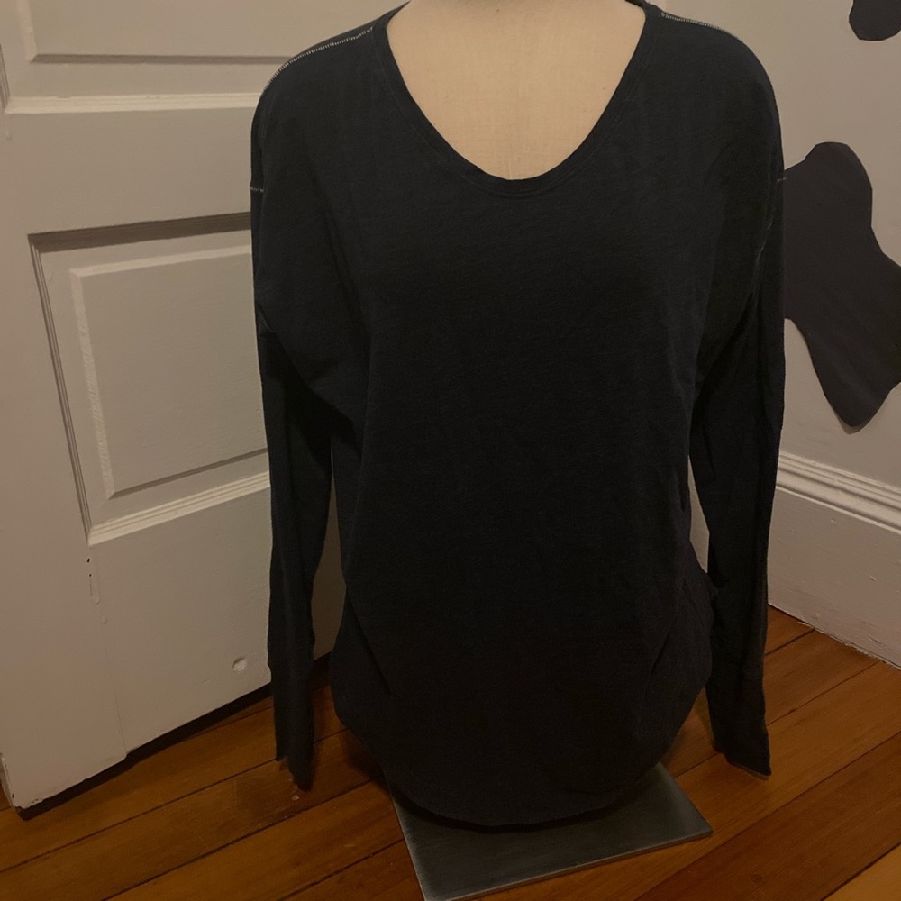 Black Lululemon athletic top